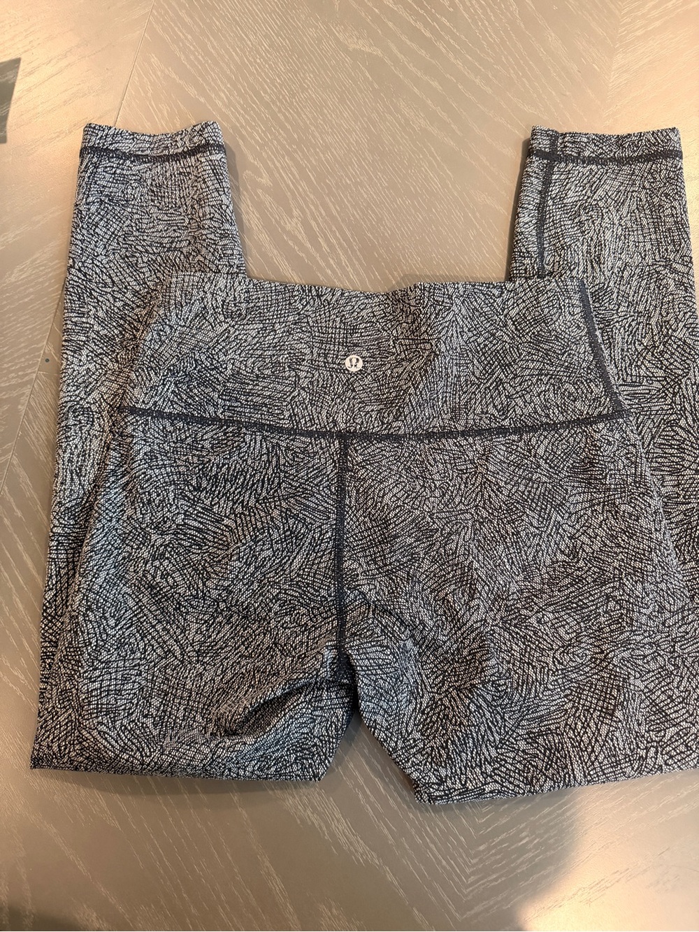 Lululemon Wunder Under High-Rise Crop 25" - Size 8 - Labyrinth Black White (EUC)